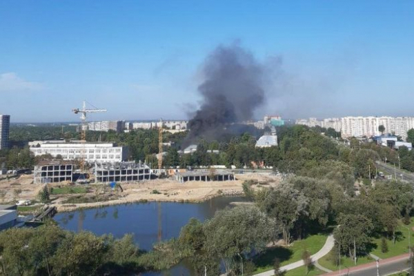 У Львові загорівся завод: на місці пожежі прогримів вибух