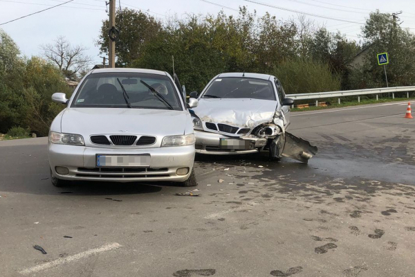 Зіткнулися два легковики: на Львівщині 63-річна жінка постраждала у ДТП