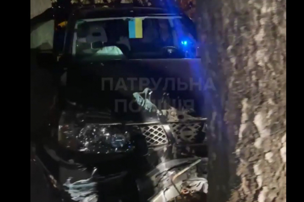 П’яний водій-утікач у Львові врізався в авто, а потім – у дерево