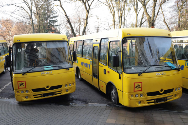 Навчальні заклади Львівщини отримали ще 4 нові автобуси від українського виробника