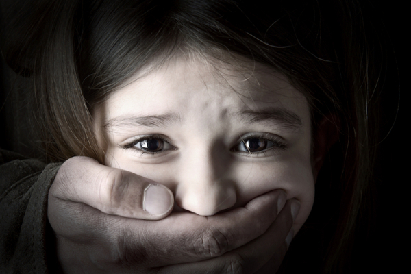 На Львівщині затримали педофіла, який впродовж п'яти років ґвалтував дівчинку