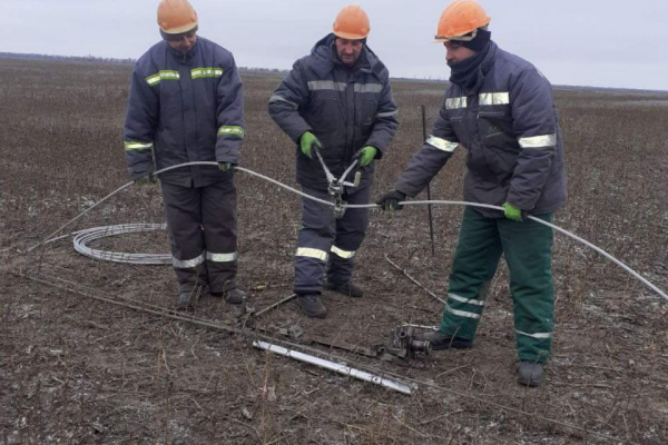 Львівські енергетики продовжують допомагати колегам з Миколаївщини відновлювати електромережі після військових дій (ФОТО)