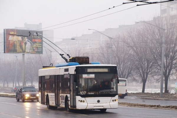 Через зледеніння мережі у Львові припинився рух комунального транспорту. Місто у льодовій пастці (ФОТО)