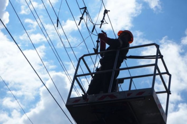 На Львівщині стабілізували ситуацію з електроенергією: аварійні відключення скасували