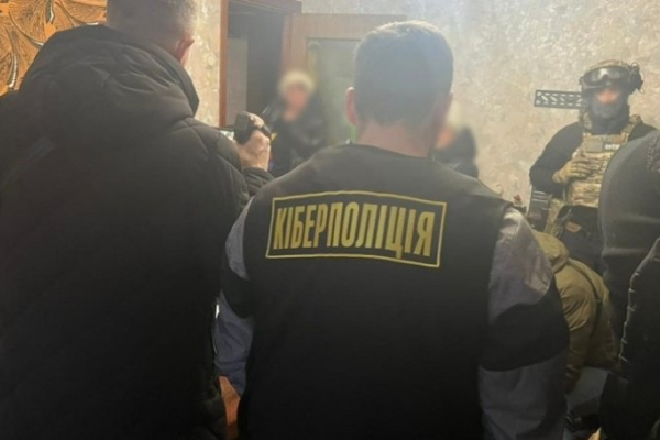 Поліція Львівщини затримала кіберзлочинців, які видурювали кошти у людей, під виглядом держвиплат