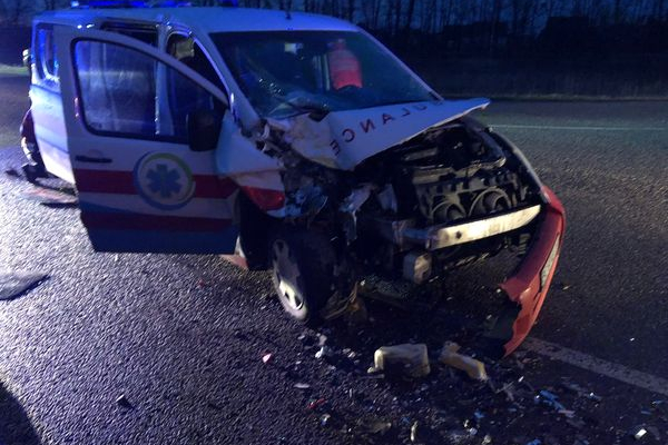 Внаслідок ДТП на Львівщині загинув пасажир швидкої 