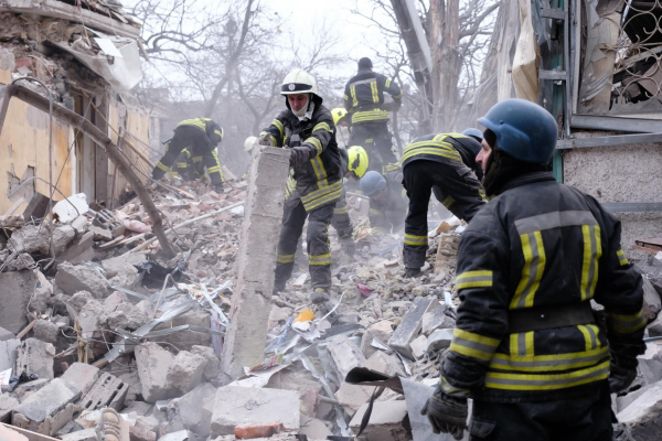 Ракетний удар по Краматорську: рятувальники продовжують пошукову операцію потерпілих