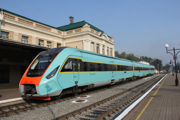 Один з приміських потягів на Львівщині змінив розклад руху: деталі
