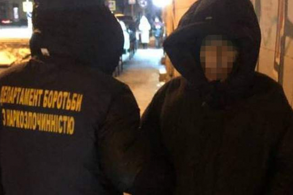 У Львові затримали групу наркоторговців, які продавали метадон у СІЗО