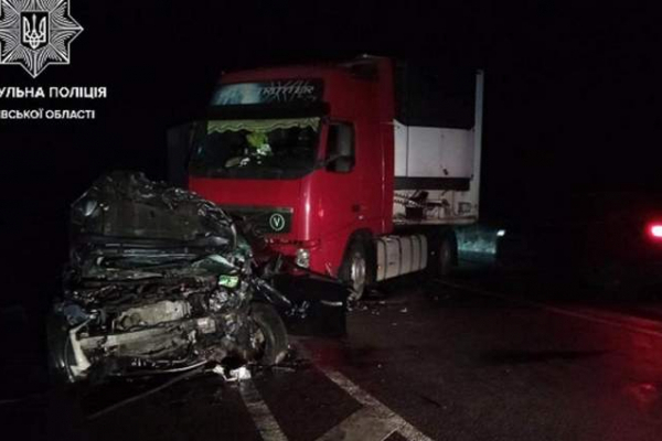 На Львівщині вантажівка протаранила легковик з дитиною пасажиром