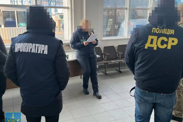 На Львівщині посадовиця митниці вкотре підозрюється у хабарництві