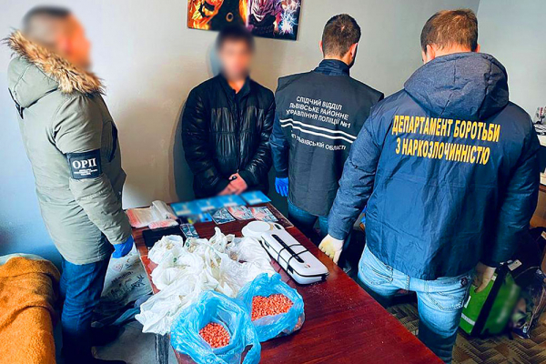 Львівські поліцейські перекрили міжнародний канал постачання психотропів до України та вилучили «товар» на майже 16 мільйонів гривень