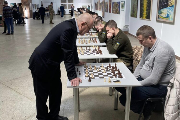 У Львові відбувся сеанс одночасної гри в шахи з міжнародними гросмейстерами задля підтримки ЗСУ