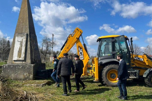 На Львівщині ліквідували два радянських пам’ятники