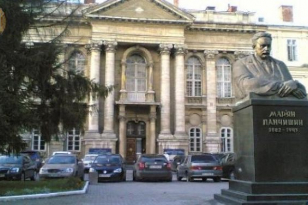Підозрюваний у розтраті заступник гендиректора Львівської обласної лікарні повернеться на роботу