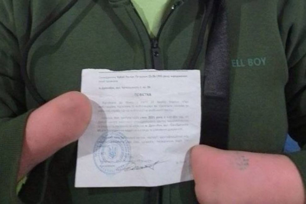 На Львівщині військкоммат надіслав повістку людині без кистей і з протезами на ногах
