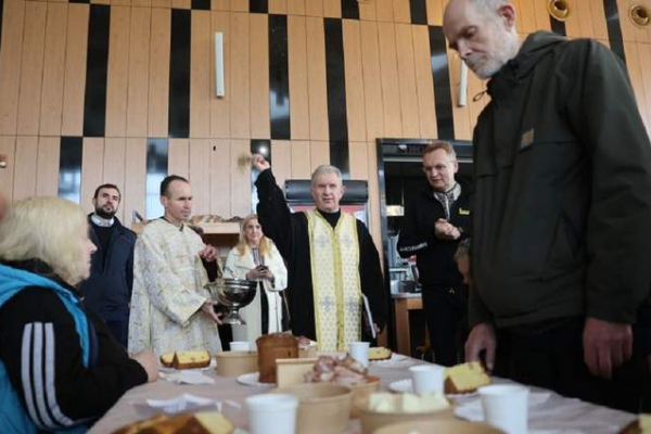У Львові організували Великодній сніданок для переселенців та людей з потребами