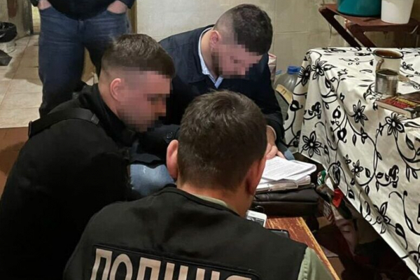 На Львівщині в’язень СІЗО виготовляв візи та водійські посвідчення