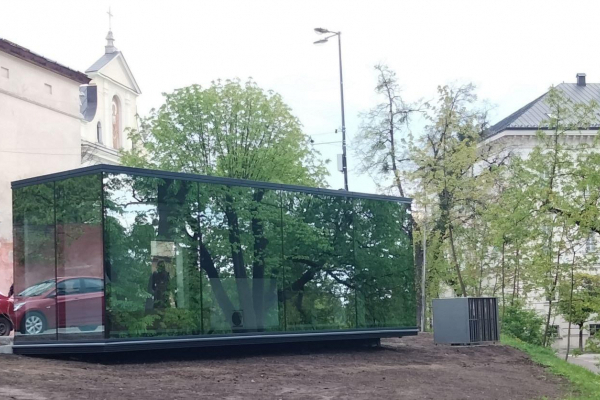 У центрі Львова звели скляний інформцентр за 4 млн грн