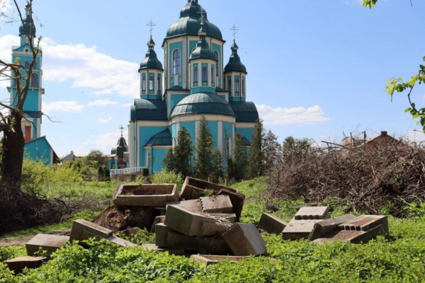 На Львівщині демонтували плити на кладовищі радянських солдатів