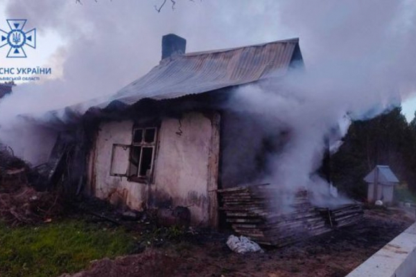 На Львівщині вщент згорів будинок