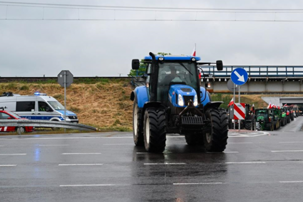 Польські фермери заблокували рух вантажівок у пункті пропуску «Шегині-Медика»
