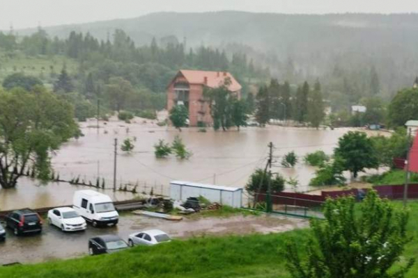 Підтоплені приблизно 100 домогосподарств, рятувальники евакуювали 20 людей: наслідки затоплення на Східниці (ФОТО, ВІДЕО)