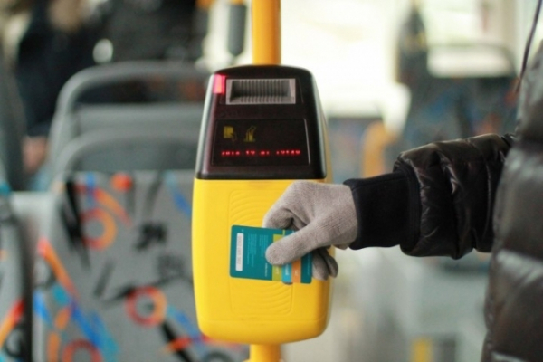 Більше 300 пасажирів у Львові хотіли незаконно скористатися пільговим проїздом під час тестування безготівкової оплати у транспорті
