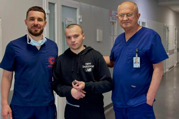 Львівські хірурги врятували 22-річного захисника з уламком снаряду в печінці