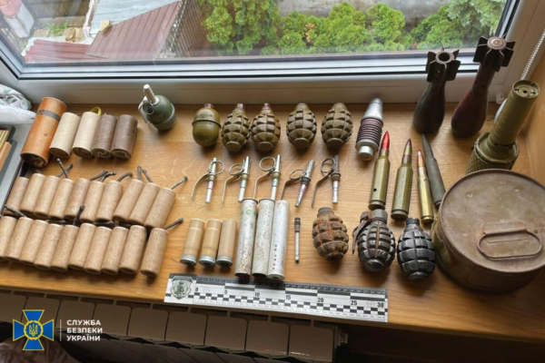 На Львівщині у будинку керівника військового лісгоспу СБУ знайшла схрон зброї