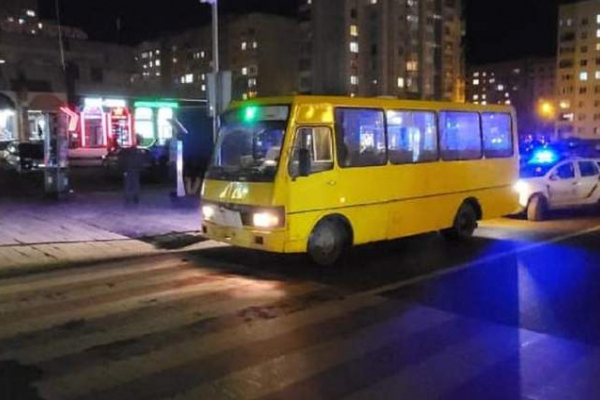 Водія львівської маршрутки звільнили від покарання за наїзд на пенсіонерку 
