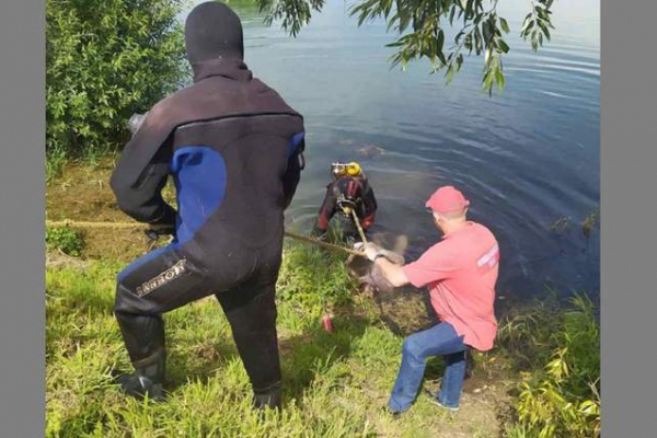 На Львівщині водолази витягнули з річки труп