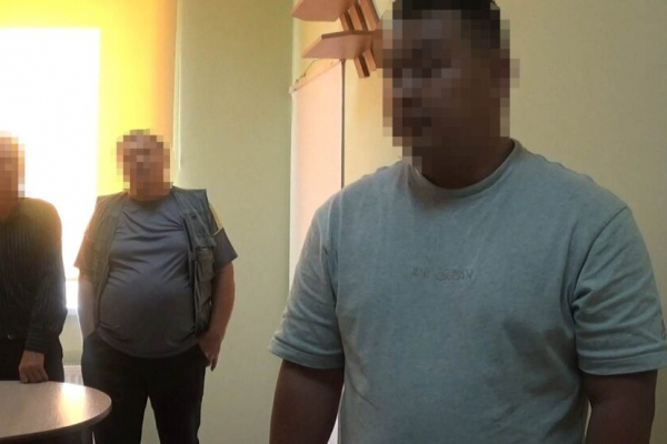 На Львівщині затримали священника, який виготовляв чоловікам фіктивні документи