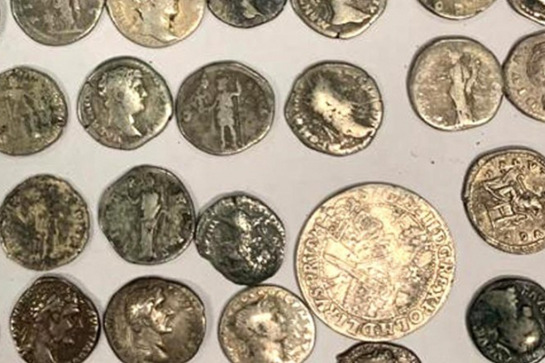 На Львівщині контрабандисти намагалися вивезти старовинні монети на пів мільйона гривень
