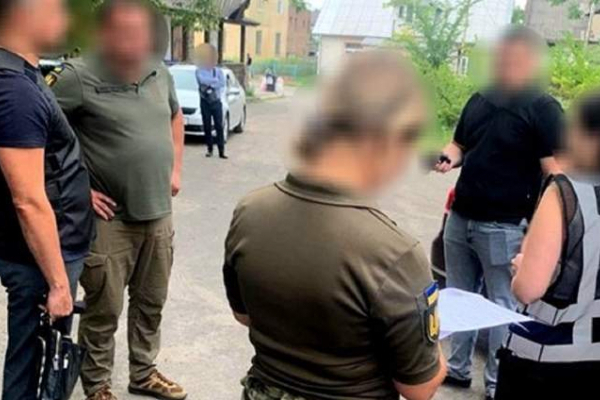 Львівську офіцерку військкомату затримали на хабарі 1000 доларів