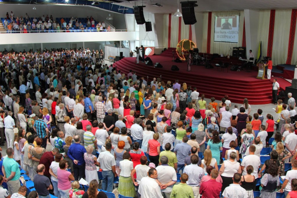У Львові трьох пасторів «Посольства Божого» засудили за шахрайство