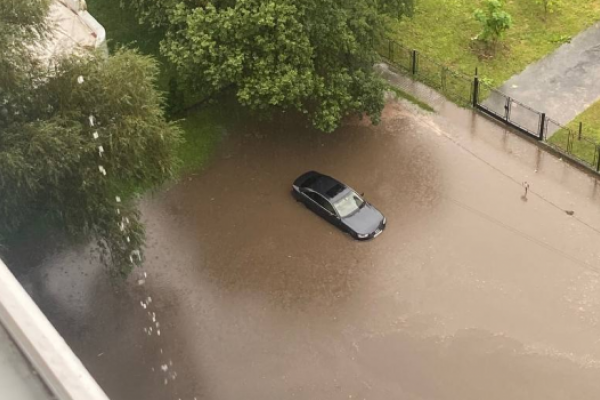 Львів знову перетворився у велике озеро (ВІДЕО)