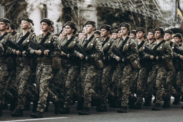 Жінки на військовому обліку: за кордон не зможуть виїхати лише мобілізовані