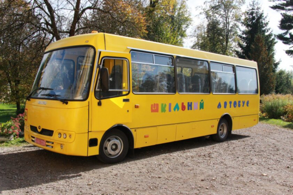 На Львівщині п’яного водія автобуса «Школярика» возив учнів