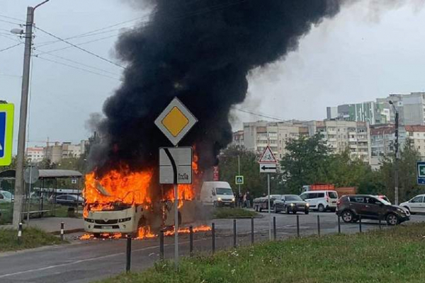 У Львові під час руху загорілася маршрутка