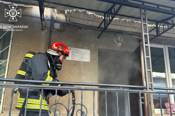 Пожежа в пологовому будинку у Львові: вісьмох вагітних жінок перевели в інше відділення