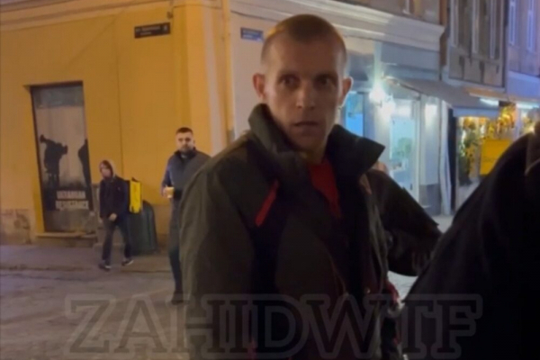 Поліція затримала чоловіка, який слухав російські пісні в центрі Львова