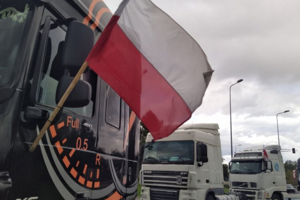 Страйк польських перевізників: на в'їзд в Україну очікує близько 2500 машин
