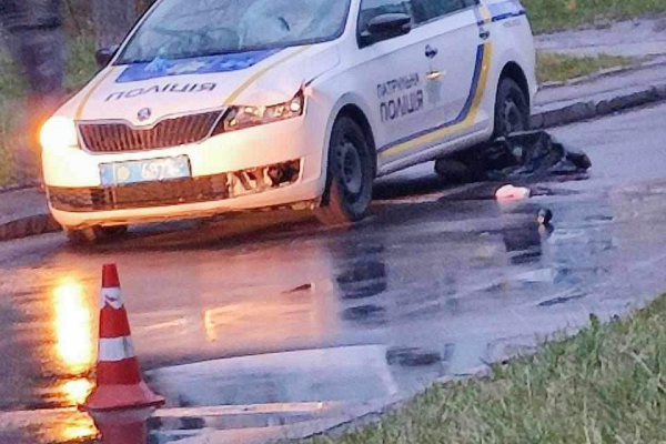 У Львові патрульний на службовому авто на смерть збив пішохода