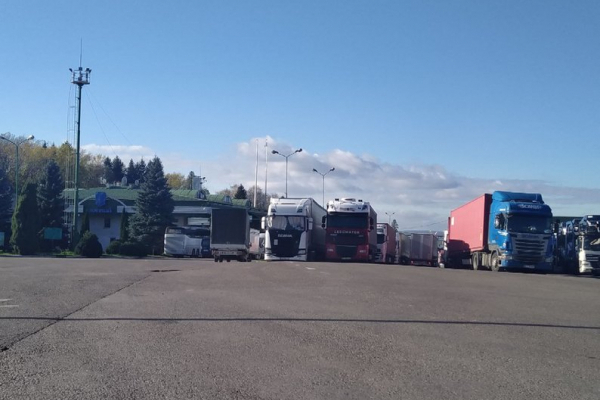 Через страйк польських перевізників на в'їзд в Україну утворилися черги з вантажівок