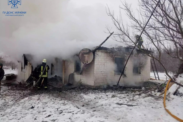 На Житомирщині загорівся житловий будинок: унаслідок пожежі загинули троє маленьких дітей