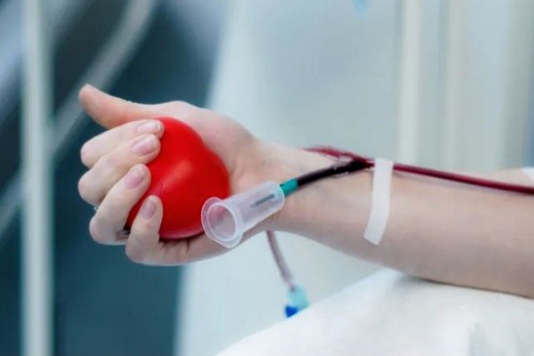 У Львівський обласний центр служби крові потребує всіх груп крові