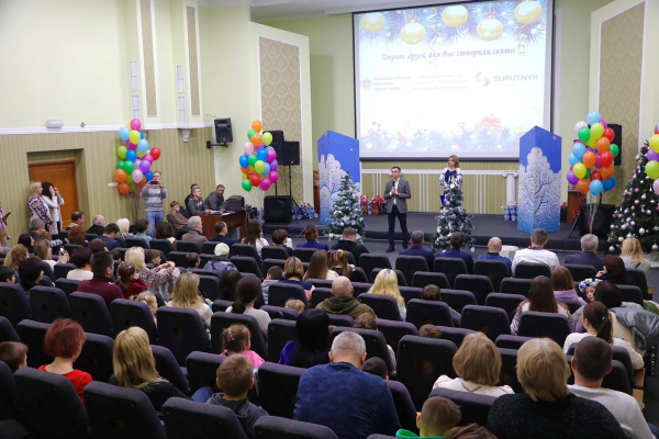 На Львівщині для 70 дітей загиблих військовослужбовців організували Різдвяне свято