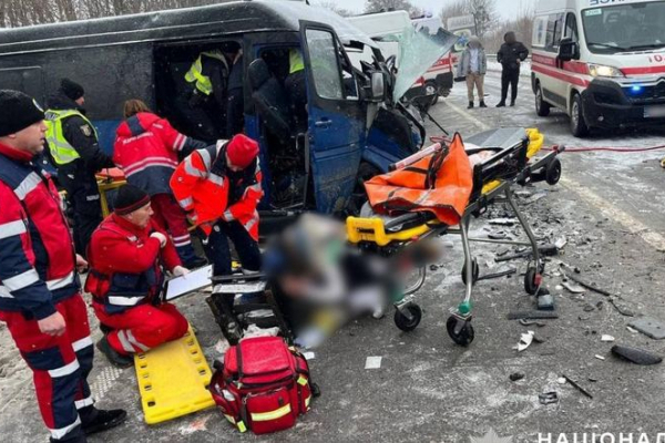На Львівщині в аварії постраждали восьмеро людей