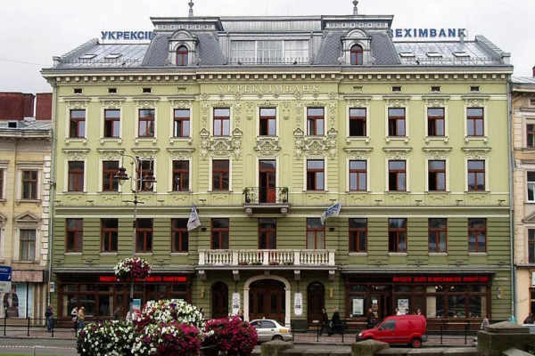 Будівлю Укрексімбанку в історичній частині Львова продали на аукціоні